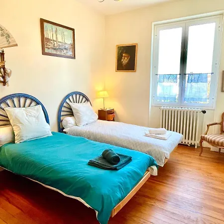 Agreable Maison De Ville Avec Cour Centre 別荘 *