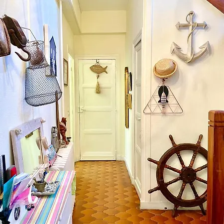 Agreable Maison De Ville Avec Cour Centre * ロワイヤン