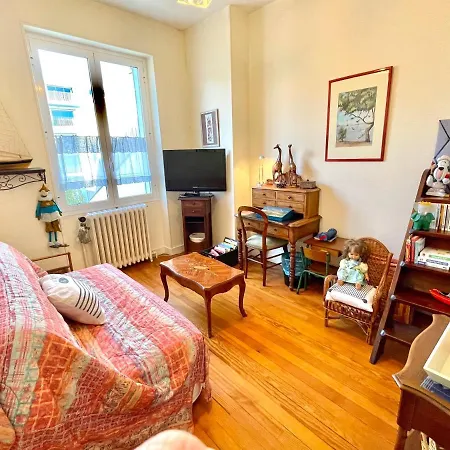Agreable Maison De Ville Avec Cour Centre 別荘