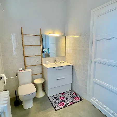 Agreable Maison De Ville Avec Cour Centre 別荘