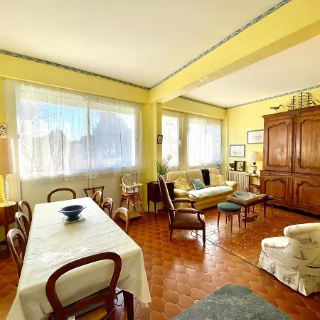Agreable Maison De Ville Avec Cour Centre 別荘 *