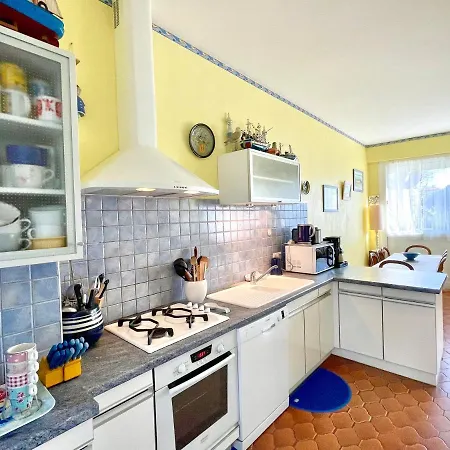 Agreable Maison De Ville Avec Cour Centre *