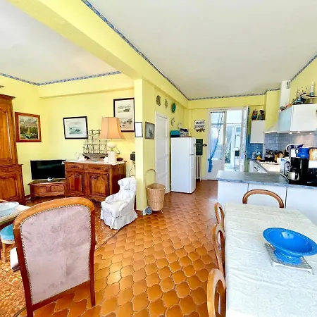 Agreable Maison De Ville Avec Cour Centre 別荘 *