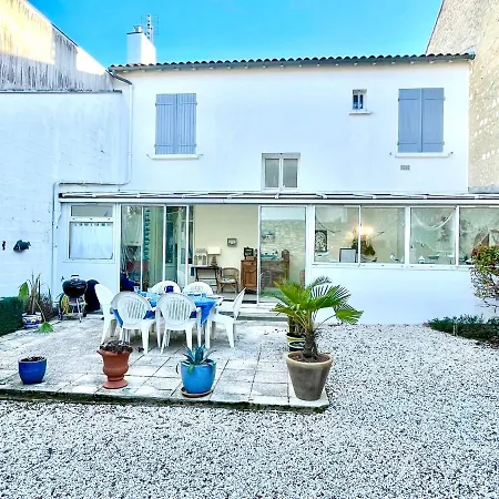 別荘 Agreable Maison De Ville Avec Cour Centre ロワイヤン