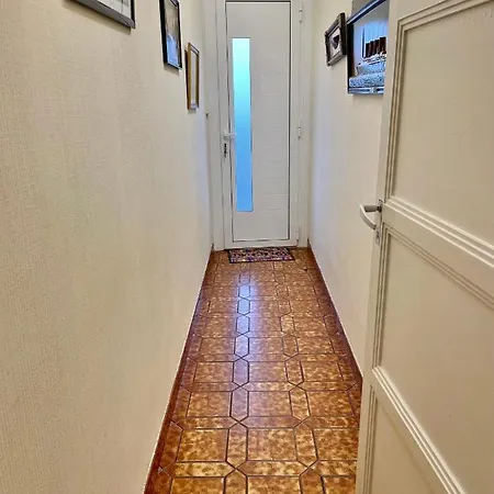 Agreable Maison De Ville Avec Cour Centre * ロワイヤン